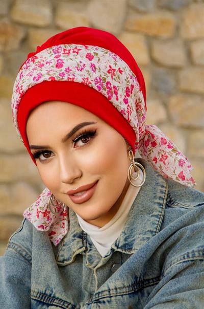 Kırmızı Çiçek Desenli Bantlı Bone