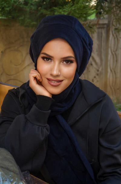 Lacivert Fiyonklu Tesettür Bere