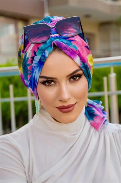 Rengarenk Çiçekler Tokalı Bone