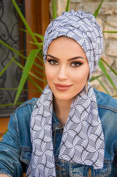 Siyah Beyaz Spiral Desenli Atkılı Bone