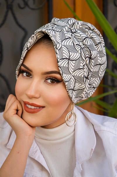 Siyah Beyaz Spiral Desenli Tesettür Şapka Bone