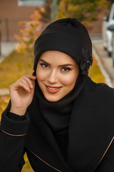 Siyah Çiçek Maskeli Bere