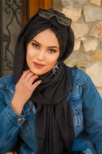 Siyah Dantelli Büzgülü Şal