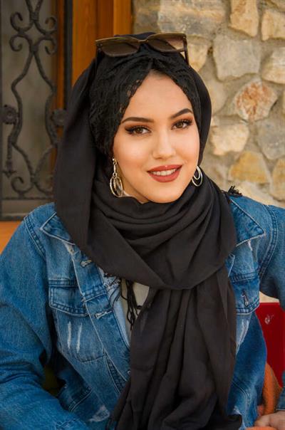 Siyah Dantelli Büzgülü Şal