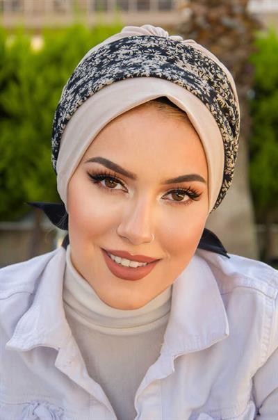 Siyah Ekru Çiçek Desen Bantlı Bone