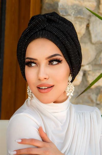 Siyah Fitilli Burgu Detaylı Bone