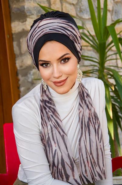 Siyah Zebra Desen Fularlı Bone