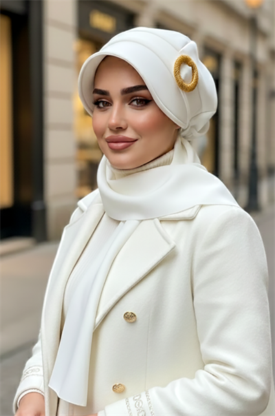 Beyaz Gold Tokalı Kışlık Tesettür Şapka