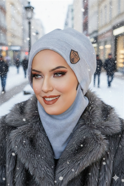 Açık Gri Armalı Maskeli Bere