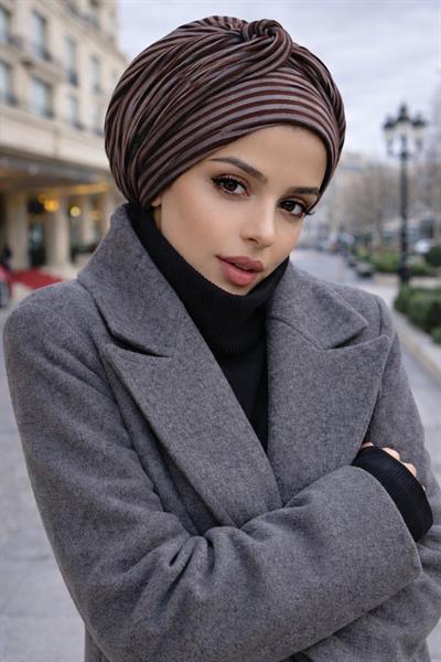 Antrasit Çizgili Burgu Detaylı Bone