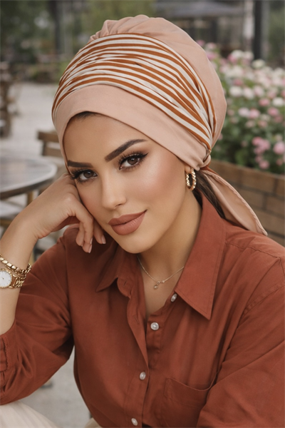 Bej Çizgi Desen Bantlı Bone