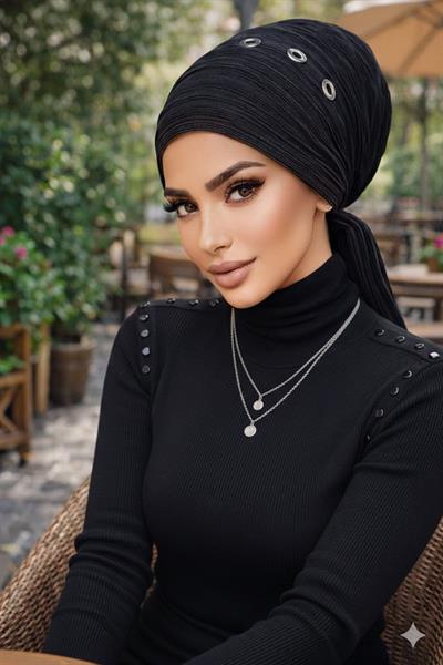 Siyah Piliseli Metal Detaylı Atkılı Bone