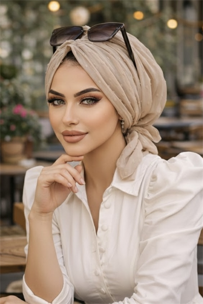 Bej Ponpon Tokalı Bone