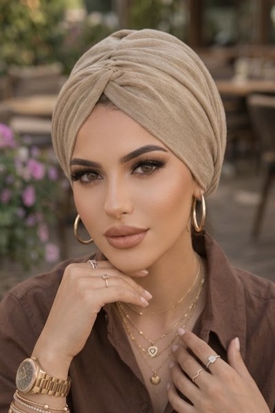 Bej Vizon Işıltılı Hazır Burgu Düğüm Bone