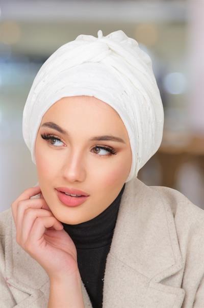 Beyaz Ajurlu Hazır Burgu Detaylı Bone