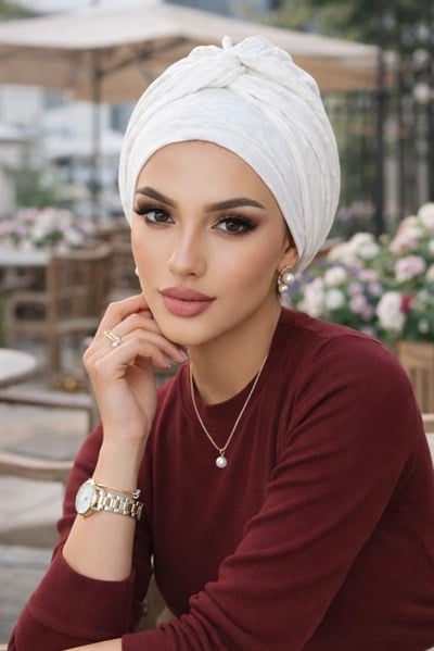 Beyaz Ajurlu Hazır Burgu Detaylı Bone