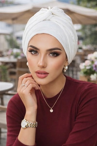 Beyaz Ajurlu Hazır Burgu Detaylı Bone