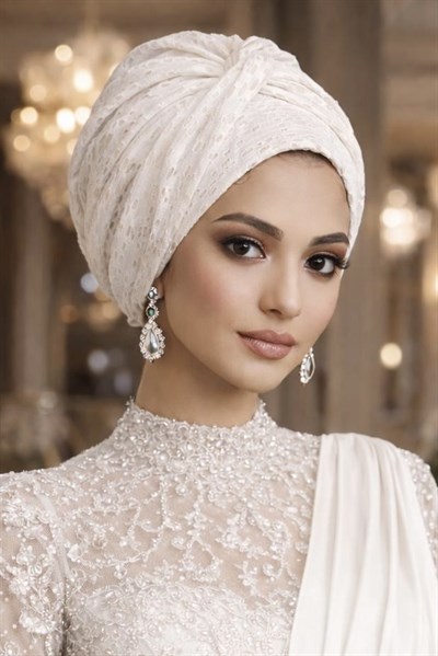 Beyaz Dantel Burgu Detaylı Abiye Bone