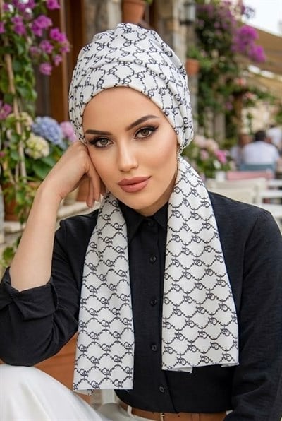 Beyaz Hat Desen Atkılı Bone