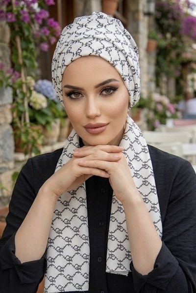 Beyaz Hat Desen Atkılı Bone