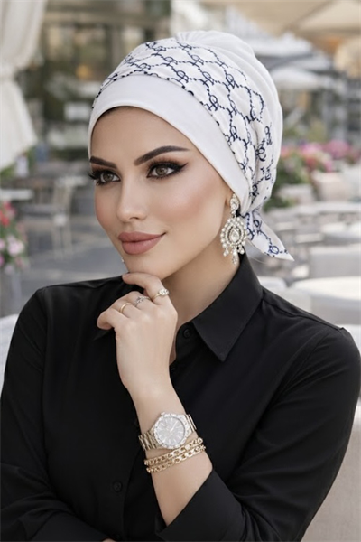 Beyaz Hat Desen Bantlı Hazır Bone