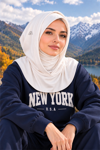 Beyaz Kapüşonlu Pratik Bone Eşarp – Şık, Rahat ve Konforlu
