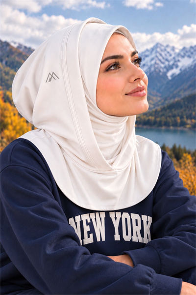 Beyaz Kapüşonlu Pratik Bone Eşarp – Şık, Rahat ve Konforlu