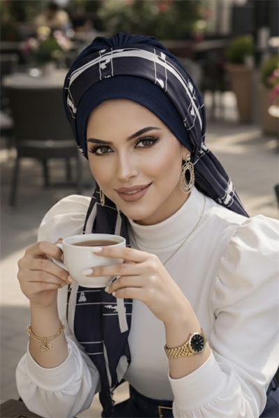 Beyaz Lacivert Geometrik Desen Fularlı Bone