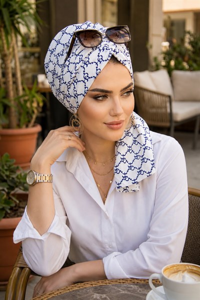 Beyaz Lacivert Hat Desen Tokalı Bone
