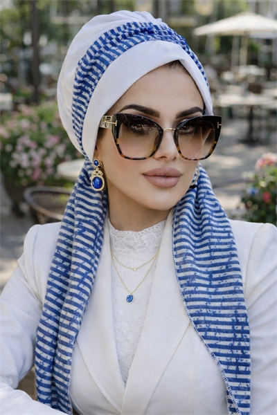 Beyaz Mavi Çizgi Desen Fularlı Bone