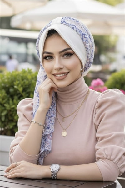 Beyaz Mavi Desenli Fularlı Şapka Bone