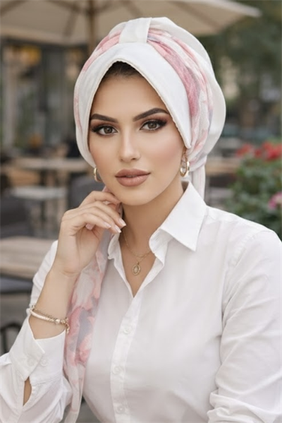 Beyaz Pudra Çiçek Desenli Şapka Bone