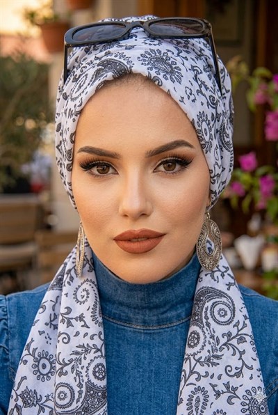 Beyaz Siyah Etnik Desen Atkılı Bone