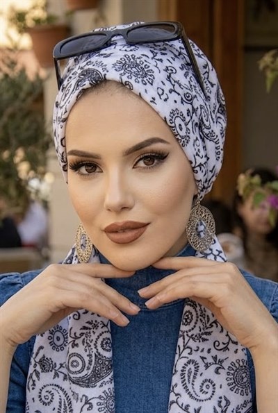 Beyaz Siyah Etnik Desen Atkılı Bone