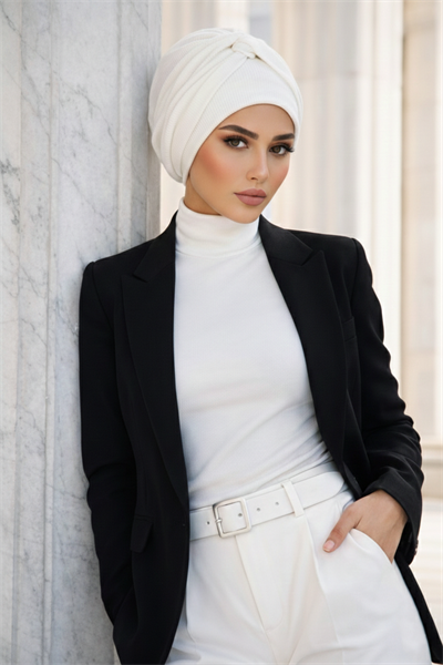 Beyaz Triko Fitilli Burgu Detaylı Bone