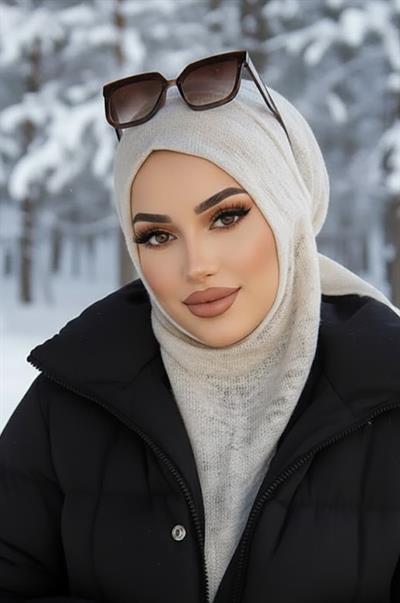 Beyaz Triko Kışlık Spor Bone Hijab