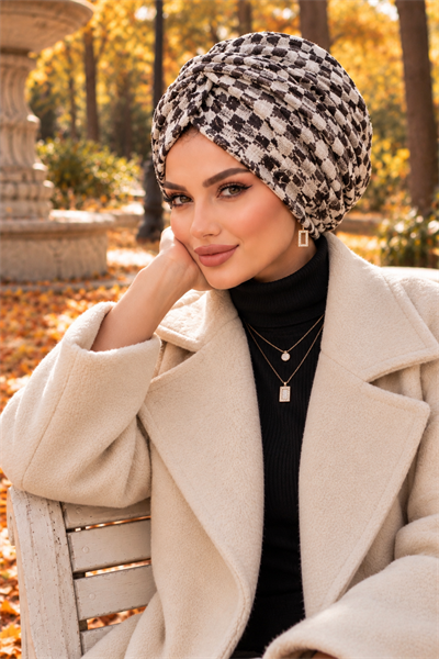 Buz Beyaz - Siyah Burgu Bone – Çelik Örme Kışlık Türban Bone