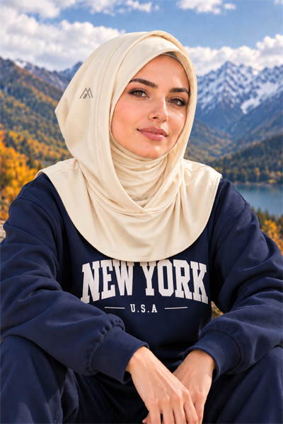 Ekru Kapüşonlu Pratik Bone Eşarp – Şık, Rahat ve Konforlu