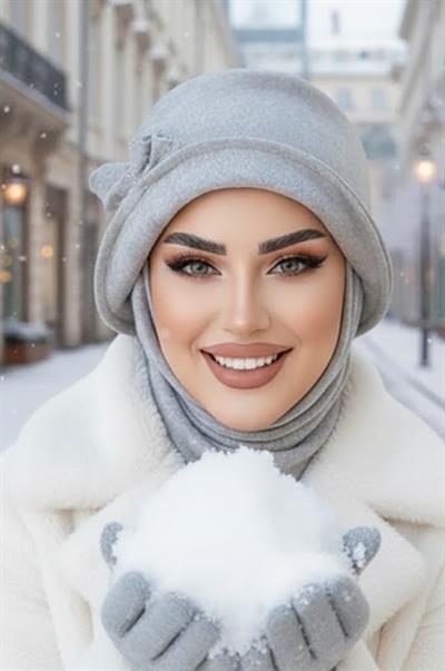 Gri Aksesuarlı Atkılı Vintage Şapka