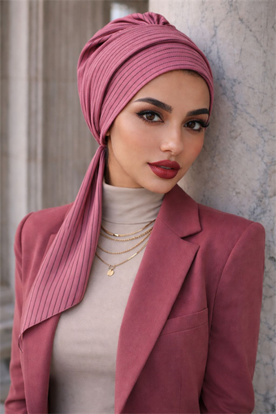 Gülkurusu Çizgili Atkılı Bone