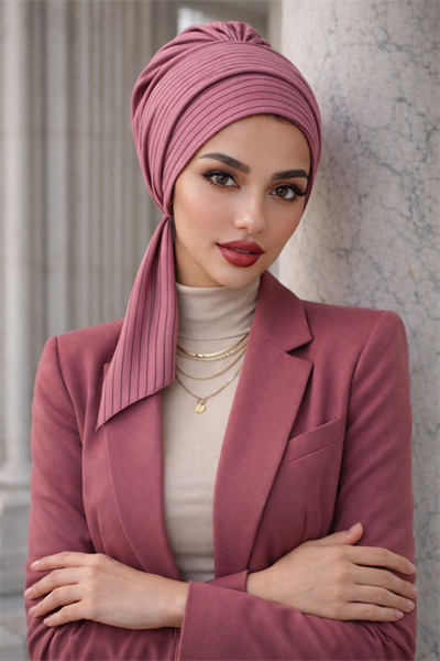 Gülkurusu Çizgili Atkılı Bone