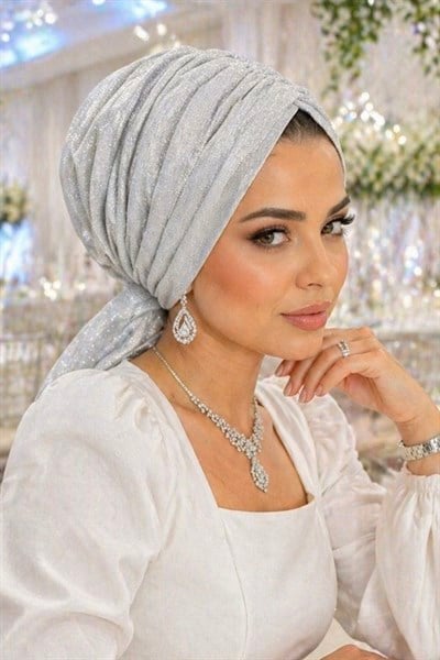 Gümüş Işıltılı Abiye Tokalı Bone