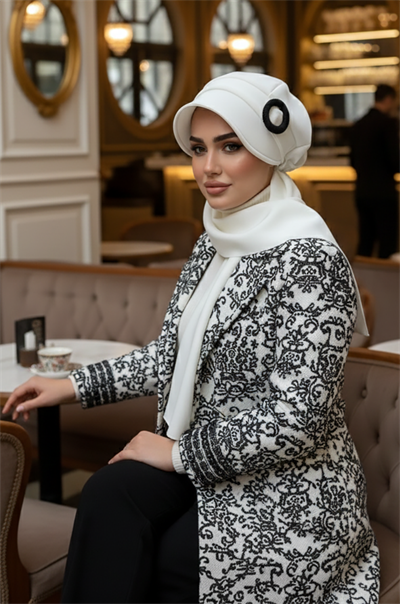 Beyaz Siyah Tokalı Tesettür Şapka