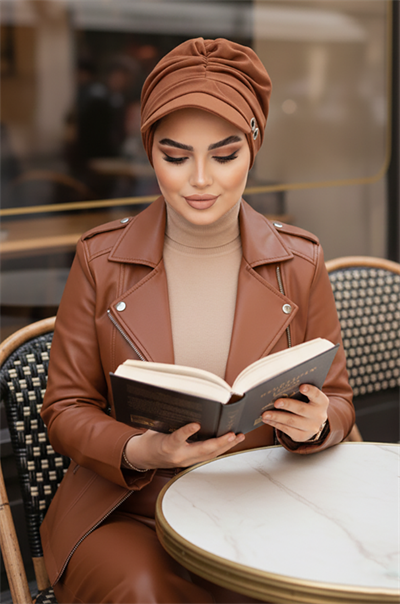 Karamel Metal Detaylı Tesettür Şapka Bone