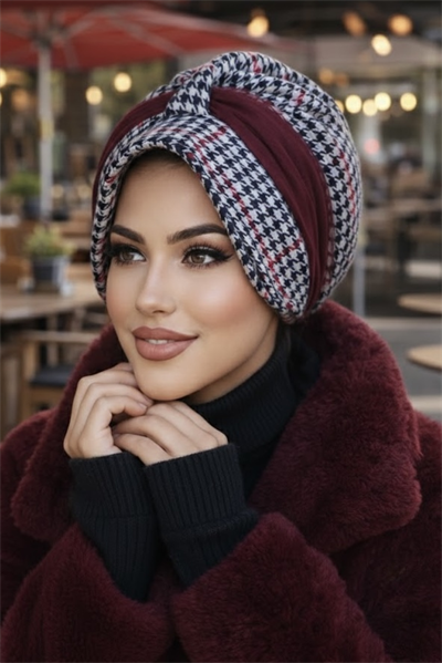 Kazayağı Siyah Fularlı Kaşe Şapkalı Bone