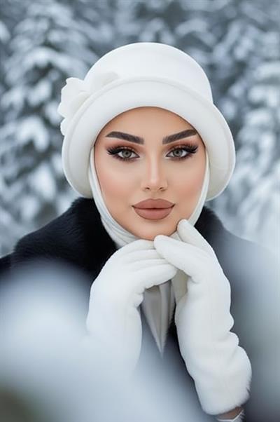 Kırık Beyaz Aksesuarlı Atkılı Vintage Şapka