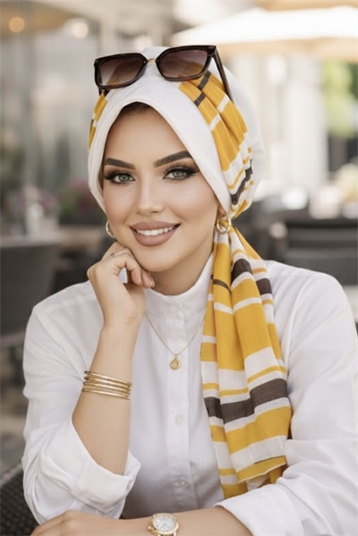 Kırık Beyaz Lacivert Çizgi Desen Fularlı Şapka