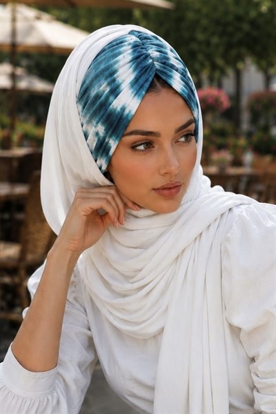 Kırık Beyaz Petrol Batik Desenli Hazır Şal