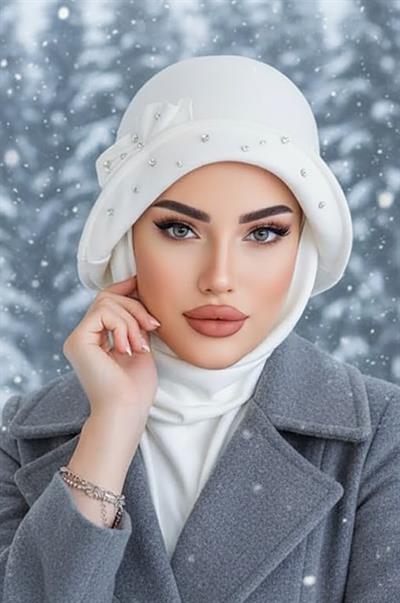 Kırık Beyaz Taş Detay Vintage Şapka