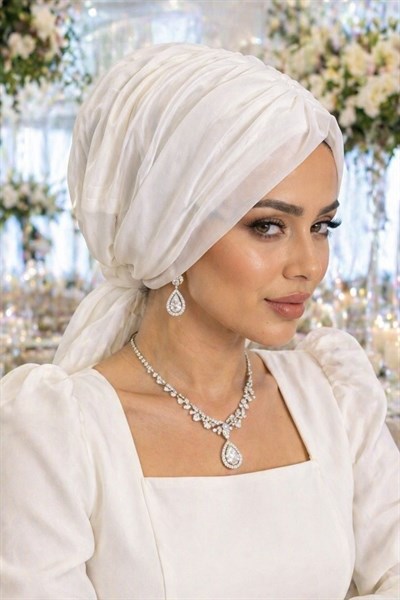 Kırık Beyaz Tül Abiye Tokalı Bone